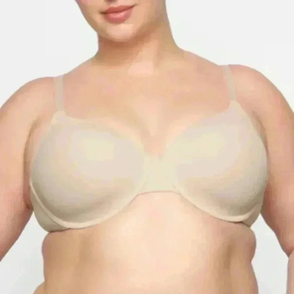 Skims Fits Everybody T-Shirt Demi Bra - Picture 2 of 6